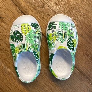 NWOT Native Shoes Palm Leaf Print Toddler Shoes